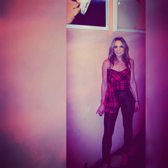 Meet your Posher, Laura - Picture 1 of 7